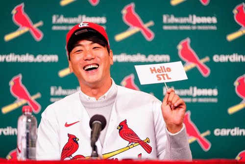 돌고 돌아 드디어 '감격의 승리'…김광현 첫 승 꿈 이루기까지
