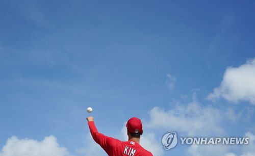 돌고 돌아 드디어 '감격의 승리'…김광현 첫 승 꿈 이루기까지