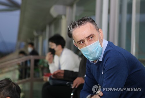 벤투호-김학범호 맞대결, 코로나19 재확산에 '무관중' 추진