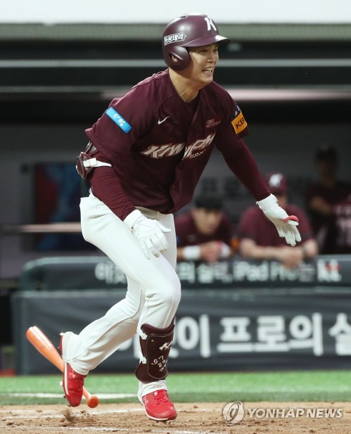 LG 울린 키움의 '택배 송구'…한 점도 주기 싫었다