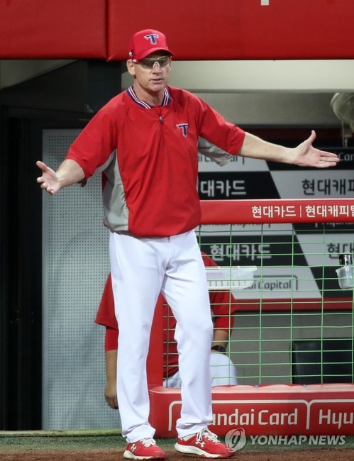 3분 지났는데 왜 번복? 윌리엄스 KIA 감독, 항의하다 퇴장
