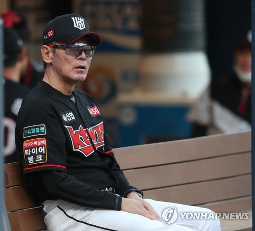 이강철 kt 감독 이대은, 직구에 힘 실려야 1군 부른다