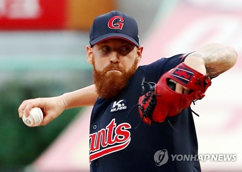겸손한 ML 44승 투수 스트레일리 구창모에게 사인볼 받아
