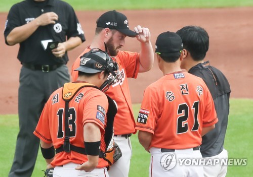 외인 선수들 부진에 속 타는 한화…'토종 유망주에 기회 주자'