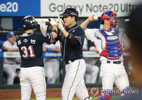 오재일·김재환 홈런…두산, 24안타 몰아치며 삼성 격파