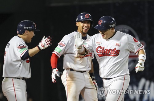 '8월 승률 100%' 롯데, NC마저 격파…키움은 1위와 2.5게임 차