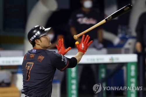 kt, 로하스 4타점 앞세워 NC에 화력쇼…한화 333일 만에 3연승(종합)
