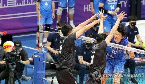 우리카드, 라이트로 변신한 나경복 앞세워 컵대회 첫 승