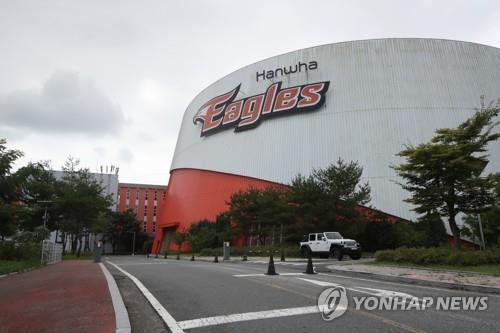[팩트체크] 프로야구 선수 확진에 리그 파행?…KBO매뉴얼은