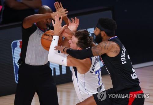 NBA, 돈치치 내려친 모리스에 벌금 4천200만원 부과