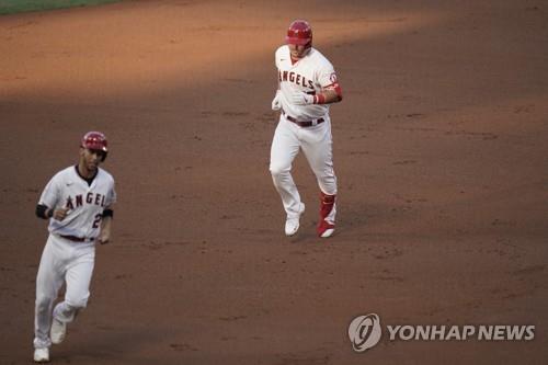MLB 트라우트, 통산 299홈런…에인절스 구단 최다 타이