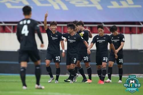 '유인수 1골 1도움' 성남, 갈길 바쁜 전북 제압 …안방 첫 승