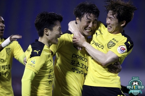 수원FC, 전남과 2-2 극장 무승부…선두 탈환 '실패'