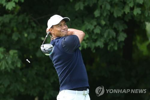 티샷 삐끗한 우즈, US오픈 첫날 버디 5개 잡고도  3오버파