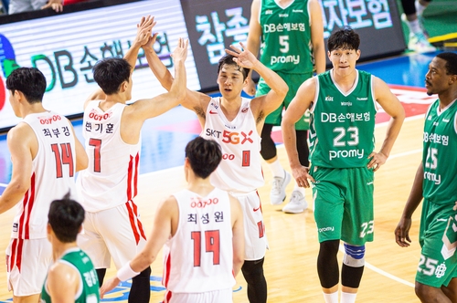 '1위 대결' SK, DB 꺾고 KBL 컵대회 준결승 진출