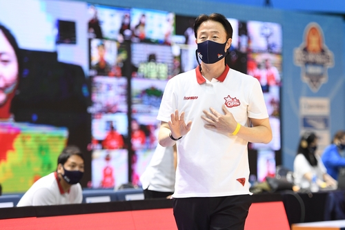 '꼴찌→우승팀' 탈바꿈시킨 오리온 강을준 감독 일단 웃겨줬죠