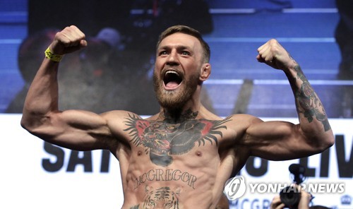 UFC 맥그리거, 성기 노출 혐의로 구금된 뒤 풀려나