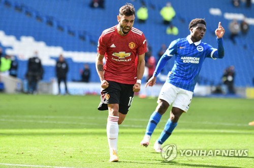 '경기 종료 휘슬 뒤 PK' 맨유, '골대 불운' 브라이턴에 진땀승
