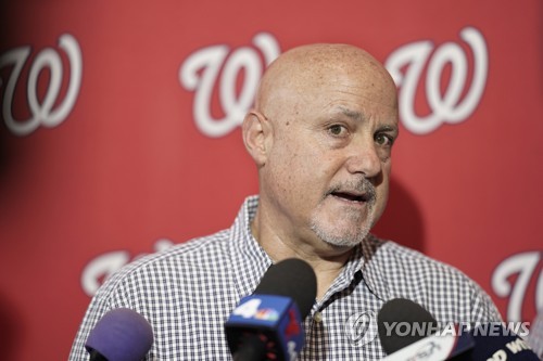 MLB 워싱턴 단장, 관중석에서 항의하다 퇴장 조처