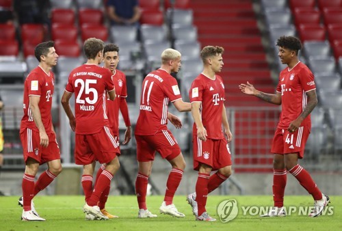 뮌헨, 분데스리가 개막전서 '8골 축포'…샬케에 8-0 대승