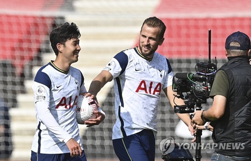 손흥민 4골+케인 4도움…찰떡궁합으로 EPL '새 역사'