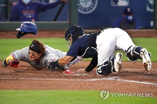 MLB 텍사스 감독 골절 피한 추신수…며칠 쉬어야 할 듯