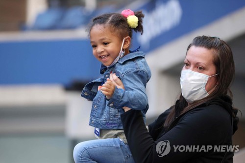 '엄마 파워' 윌리엄스·아자란카·피롱코바, US오픈 8강 진출