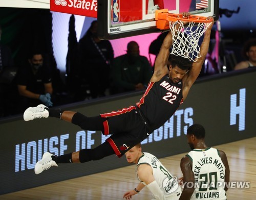 '버틀러 40점' 마이애미, NBA PO 2회전서 밀워키에 기선 제압