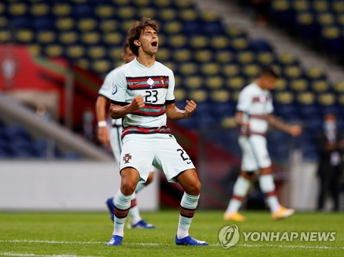 '벌에 쏘인 호날두' 빠진 포르투갈, 크로아티아 4-1 대파