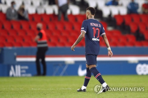 '뒤통수 가격' 네이마르, 2경기 출전정지…인종차별 피해는 조사