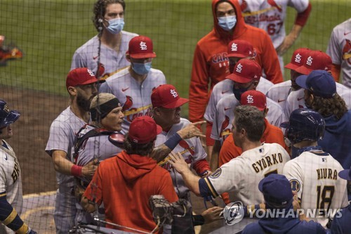 세인트루이스, 밀워키에 대패…실트 감독도 벤치클리어링 가담
