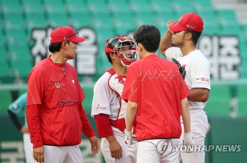 평균자책점 '1위에서 꼴찌로'…1년 만에 붕괴된 SK 마운드