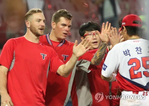 '10승 채운' KIA 가뇽 브룩스를 향한 예우, 정말 감동적
