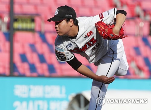 kt 소형준, 프로야구 8월 MVP…순수 고졸 신인으로는 처음