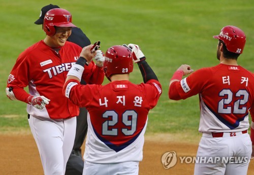 브룩스 10탈삼진쇼+유민상 만루포…KIA, 한화 완파