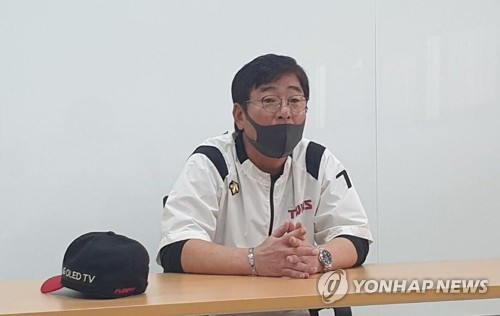 류중일 LG 감독 불펜 문제, 대안 없어…믿고 맡겨야