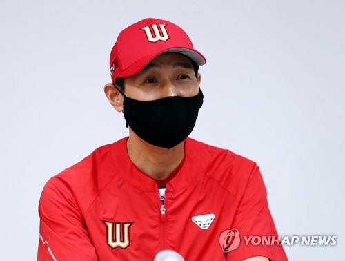 SK 염경엽 감독 복귀 5일 만에 다시 건강 이상…경기 전 병원행