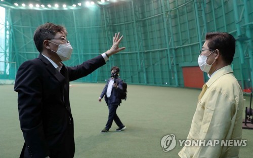 프로야구 한화 이글스 박정규 대표, 코로나 발생 책임지고 사퇴