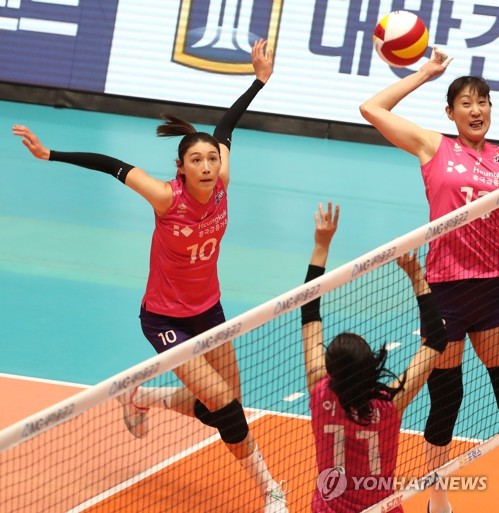 '김연경 20점' 흥국생명, 현대건설 또 완파…무실세트 결승 선착