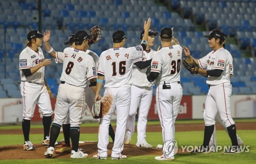 한화 '코로나 확진' 시련 딛고 선전…9월 팀 평균자책점 1위