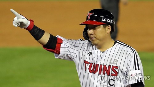 김현수, 8회말 동점타…LG-NC, 연장 12회 혈투 끝 5-5 무승부