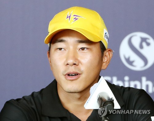 '서른의 신인' 전재한, 1R 단독선두…노승열·문경준 추격(종합)