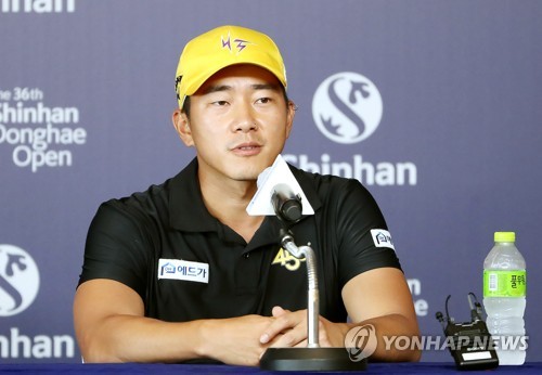 '서른의 신인' 전재한, 1R 단독선두…노승열·문경준 추격(종합)