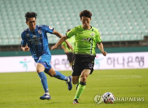 우승 경쟁 안 끝났다…전북, 울산 2-1로 꺾고 '2점 차' 추격(종합)