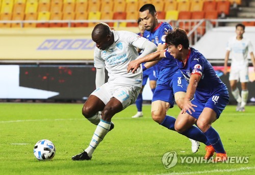 위기의 수원, 포항과 0-0 무승부…인천과 승점 동률