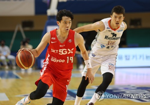 주전 4명 빠진 SK, 전자랜드 상대로 19점 차 뒤집고 역전승(종합)
