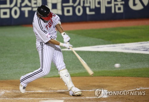채은성 역전 적시타…LG, SK전 7연승 거두며 공동 3위 도약