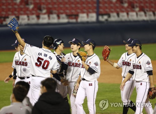 프로야구 두산, 5위 자리 지켰다…키움에 4-0 완승
