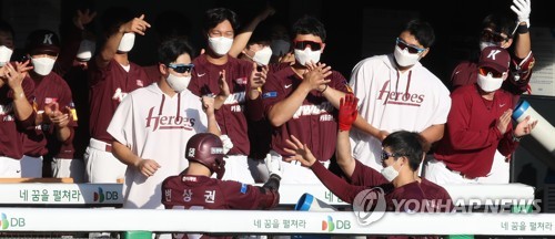 서건창·이정후·변상권 활약…키움 좌타라인, 두산 필승조 공략