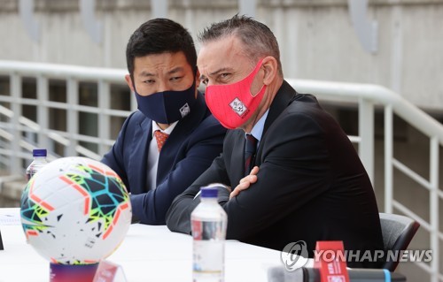 벤투 축구대표팀 감독 한 치 앞 모르는 일정…소중한 소집훈련